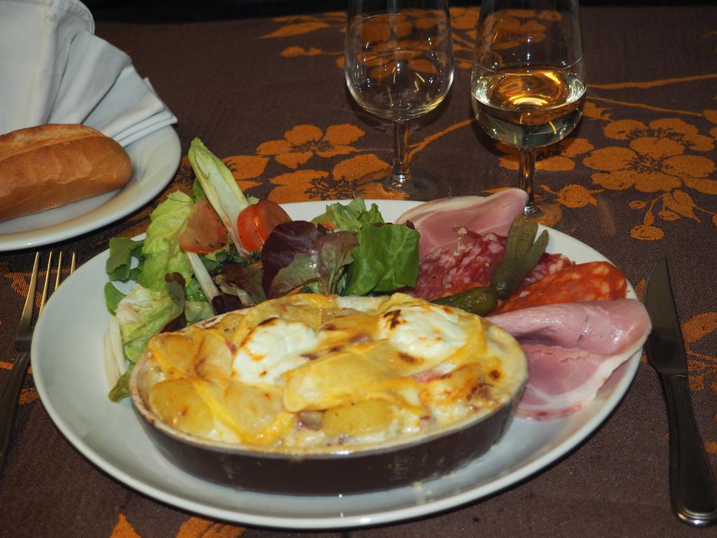 Hotel Restaurant La Manse Dornecy Exterior foto